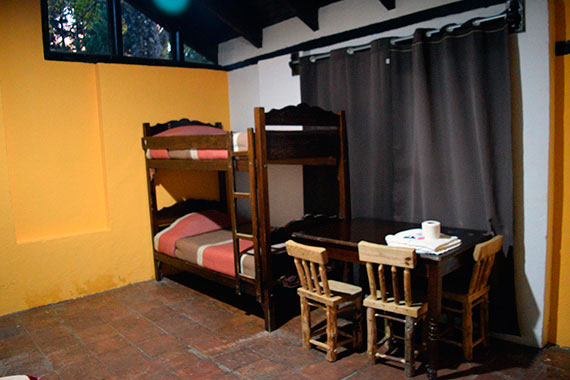 Detalle de litera en cabaña para 6 personas del Centro Turístico Angahuan